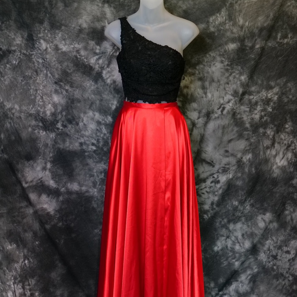 Two piece Sherri Hill evening gown size 4 NWT